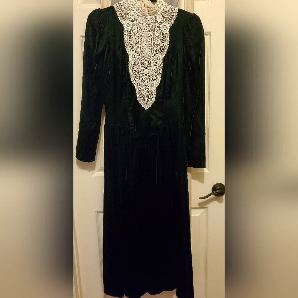 Vintage Jessica McClintock Green Velvet and Lace Tea Length Dress